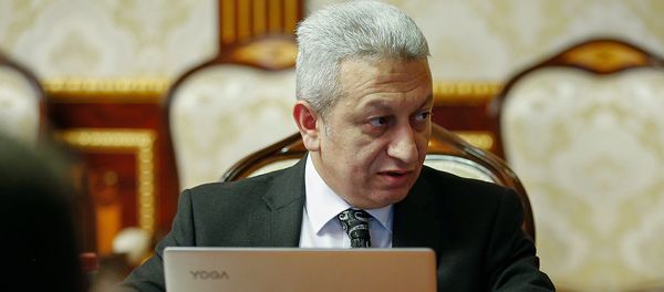 И.о. министра финансов Атом Джанджугазян на совещании у премьер-министра (25 октября 2018). Еревaн - Sputnik Армения