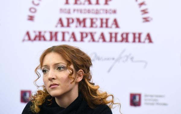 Актриса Надежда Селиванова на пресс-конференции перед премьерой спектакля Мольер в театре Армена Джигарханяна (26 октября 2018). Москвa - Sputnik Армения
