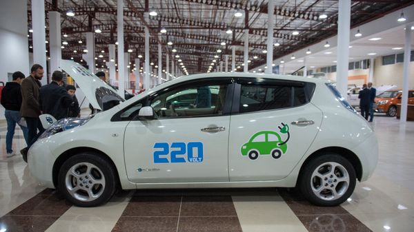 Электромобиль Nissan на выставке Arm Auto Show Expo 2018 - Sputnik Армения
