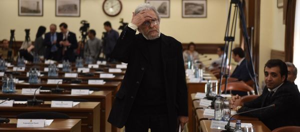Главный архитектор Еревана Артур Месчян в мэрии (29 октября 2018). Еревaн Главный архитектор Еревана Артур Месчян в мэрии (29 октября 2018). Еревaн - Sputnik Армения