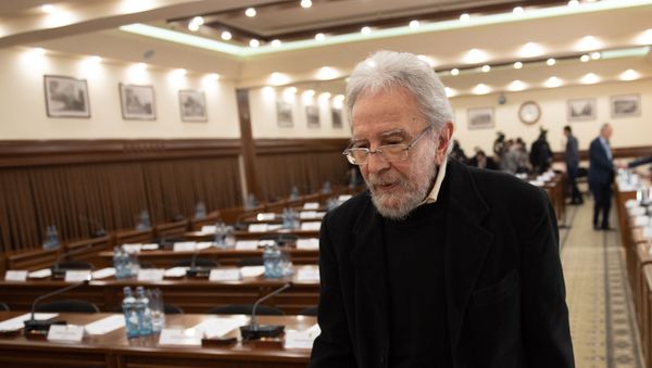Главный архитектор Еревана Артур Месчян в мэрии (29 октября 2018). Еревaн Главный архитектор Еревана Артур Месчян в мэрии (29 октября 2018). Еревaн - Sputnik Армения