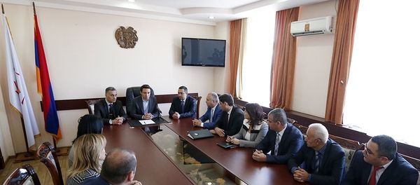 Мэр Еревана Айк Марутян представил аппарату административного района Нор Норк нового руководителя - Sputnik Արմենիա