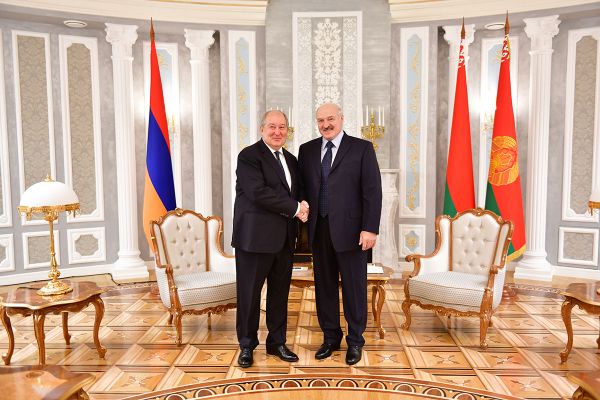 Президенты Армении и Беларуси обсуждали всё и вся — Карабах и поставки оружия - Sputnik Армения