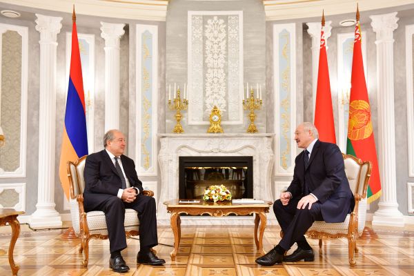 Президенты Армении и Беларуси обсуждали всё и вся — Карабах и поставки оружия - Sputnik Армения