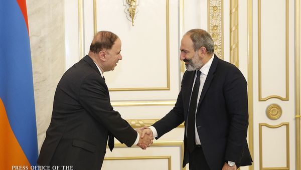 Վարչապետի պաշտոնակատարն ընդունել է «Prime Healthcare» ընկերության նախագահ, ամերիկահայ բարերար Մայք Սարյանին - Sputnik Արմենիա