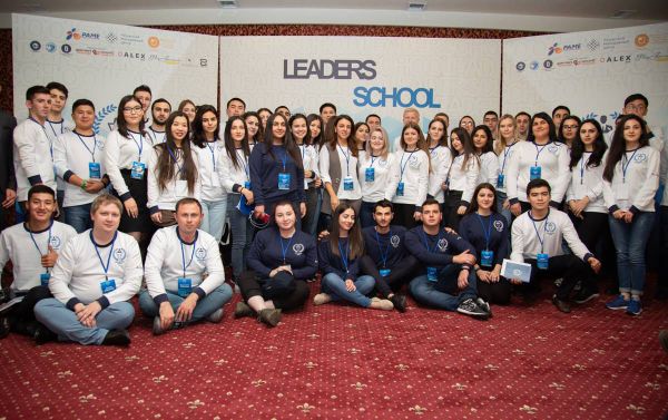 Երիտասարդ առաջնորդների դպրոցի մասնակիցները - Sputnik Արմենիա