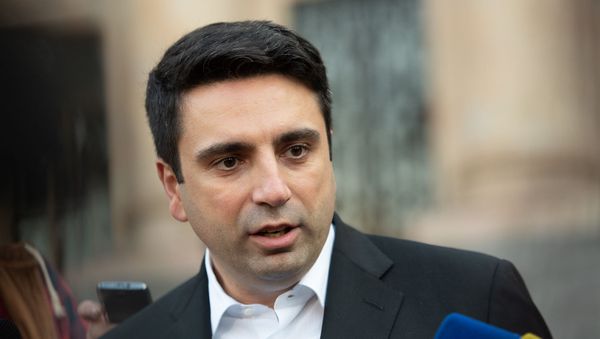 Ален Симонян после заседания Национального Собрания РА (1 ноября 2018). Ереван - Sputnik Армения
