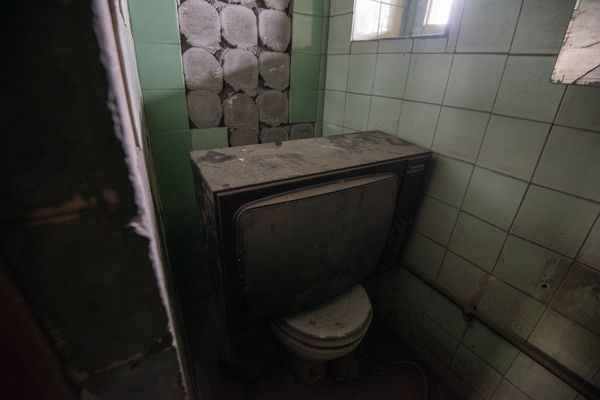 Тайна цифры 66, или Кошмары заброшенной канатки в Ереване Тайна цифры 66, или Кошмары заброшенной канатки в Ереване - Sputnik Армения
