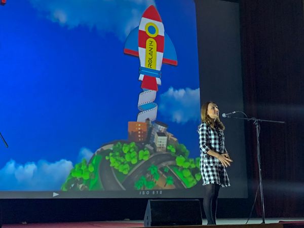 Մեդվեդևը հասկացավ, որ Հայաստանը երեխաների երկիր է. Երևանում մեկնարկեց «Ռոլան» փառատոնը - Sputnik Արմենիա