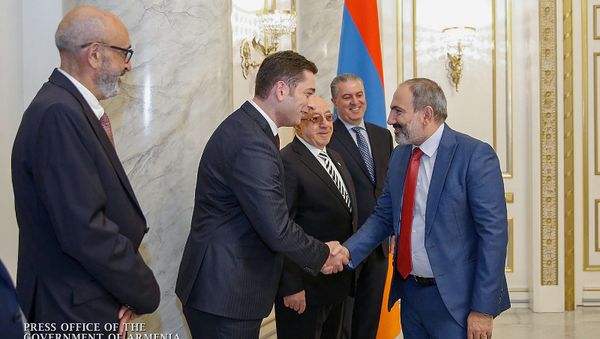 И.о. премьер-министра Никол Пашинян принял членов центрального управления Социал-демократической партии “Гнчакян” (6 ноября 2018). Еревaн - Sputnik Արմենիա