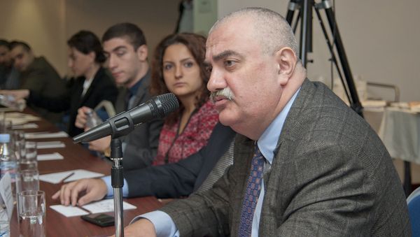 Глава исследовательско-аналитической общественной организации Интеграция и развитие, член Евразийского экспертного клуба Арам Сафарян. - Sputnik Արմենիա