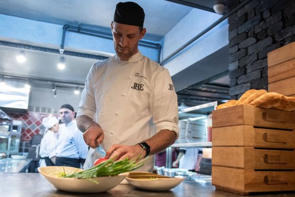 Эдвин Соманг, владелец ресторана Restaurant One - обладателя звезды Мишлен Эдвин Соманг, владелец ресторана Restaurant One - обладателя звезды Мишлен - Sputnik Армения
