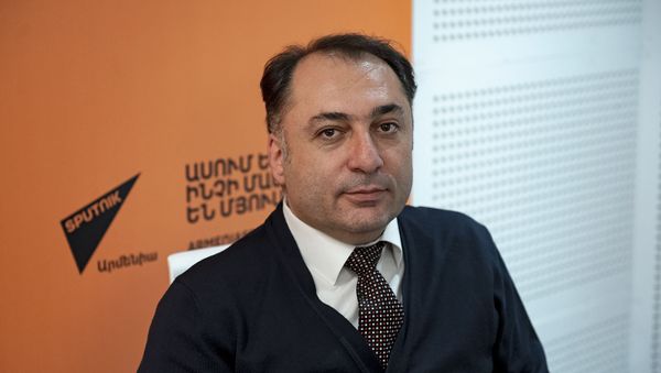 Атом Мхитарян - Sputnik Արմենիա