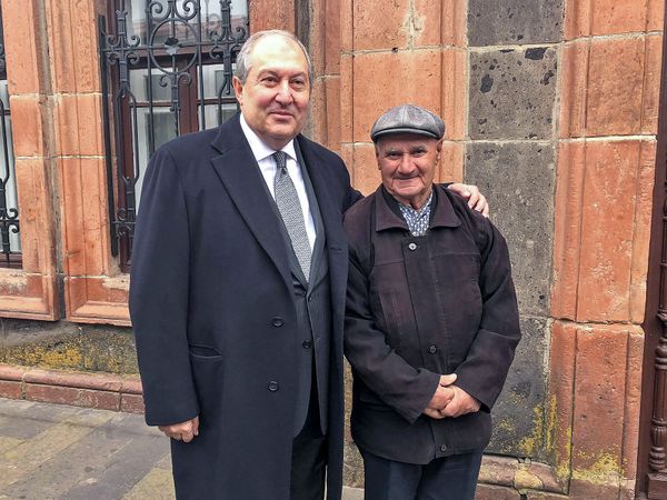 Армен Саркисян приехал в Гюмри не как президент — и не с пустыми руками Армен Саркисян приехал в Гюмри не как президент — и не с пустыми руками - Sputnik Армения