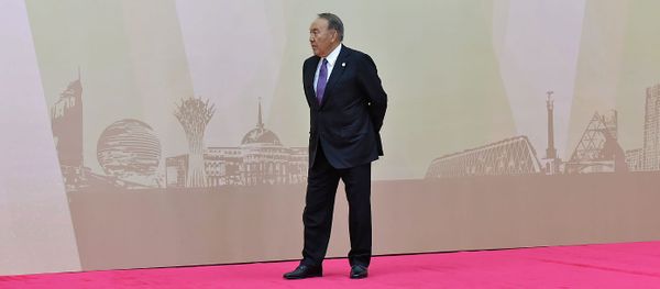 Президент Казахстана Нурсултан Назарбаев в ожидании гостей заседания Совета коллективной безопасности ОДКБ (8 ноября 2018). Астана Президент Казахстана Нурсултан Назарбаев в ожидании гостей заседания Совета коллективной безопасности ОДКБ (8 ноября 2018). Астана - Sputnik Արմենիա