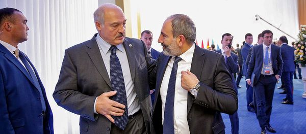 И.о. премьер-министра Армении Никол Пашинян и президент Беларуси Александр Лукашенко на заседании Совета коллективной безопасности ОДКБ (8 ноября 2018). Астана И.о. премьер-министра Армении Никол Пашинян и президент Беларуси Александр Лукашенко на заседании Совета коллективной безопасности ОДКБ (8 ноября 2018). Астана - Sputnik Армения