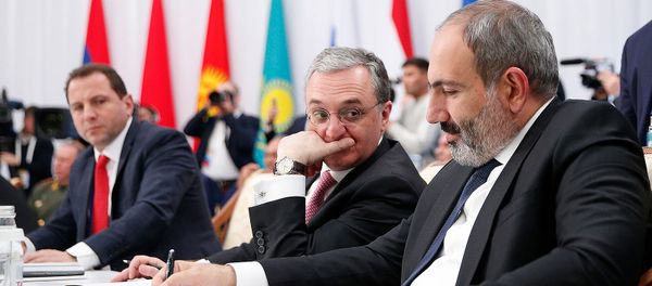 Делегация Армении во главе с и.о. премьер-министра Николом Пашиняном на заседании Совета коллективной безопасности ОДКБ (8 ноября 2018). Астана - Sputnik Армения