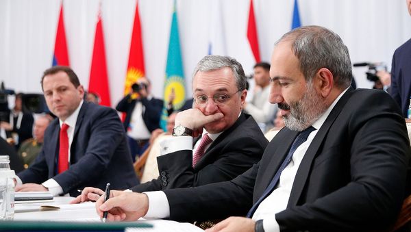 Делегация Армении во главе с и.о. премьер-министра Николом Пашиняном на заседании Совета коллективной безопасности ОДКБ (8 ноября 2018). Астана - Sputnik Армения