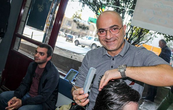 Уберите все лишнее: армяне из культовой парикмахерской в Тбилиси рассказали про это - Sputnik Армения