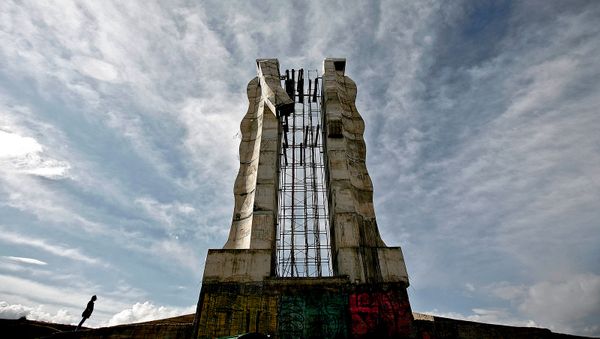Работа турецкого скульптора Мехмета Аксоя Скульптура человечества (Карс), созданная для содействия примирению между Турцией и Арменией - Sputnik Армения