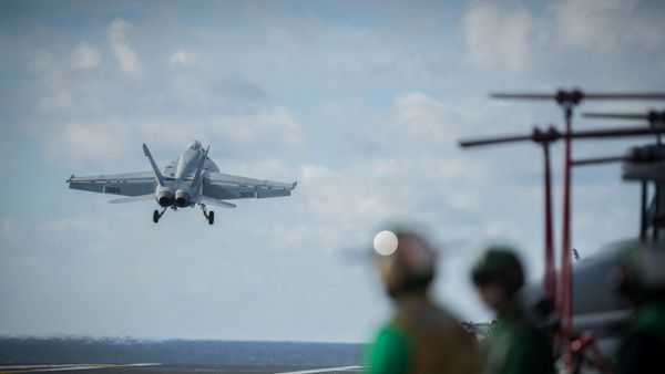 Американский палубный истребитель-бомбардировщик и штурмовик F/A-18E Super Hornet - Sputnik Армения