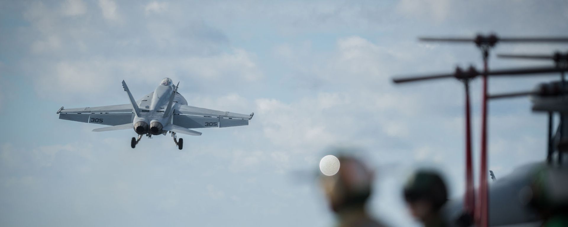 Американский палубный истребитель-бомбардировщик и штурмовик F/A-18E Super Hornet - Sputnik Армения, 1920, 24.01.2022