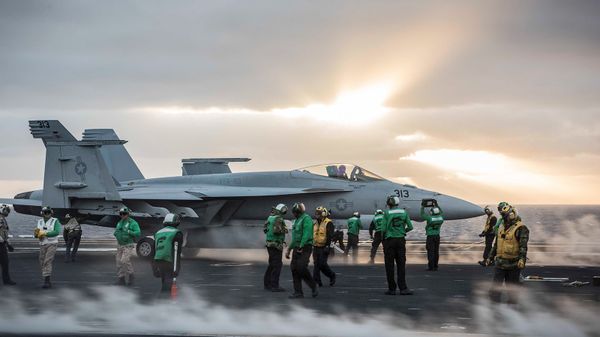 Американский палубный истребитель-бомбардировщик и штурмовик F/A-18E Super Hornet - Sputnik Армения
