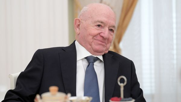 Никита Симонян во время встречи президента РФ Владимира Путина с легендами мирового футбола (6 июля 2018). Москвa - Sputnik Армения