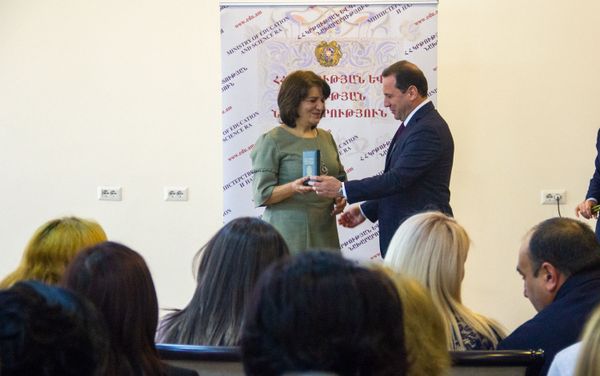 Ուսուցիչների պարգևատրման արարողություն Ուսուցիչների պարգևատրման արարողություն - Sputnik Արմենիա