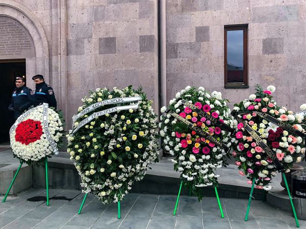 Если бы не политика, или Прощание с легендой: гюмрийцы раскрывают секреты Юрия Варданяна Если бы не политика, или Прощание с легендой: гюмрийцы раскрывают секреты Юрия Варданяна - Sputnik Армения