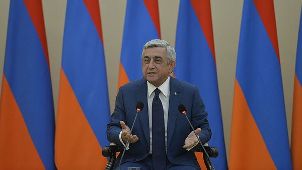 Президент Армении Серж Саргсян на приеме в честь школьников-призеров международных олимпиад и конкурсов - Sputnik Армения