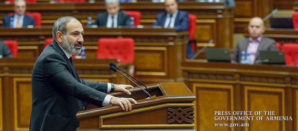 Речь и.о. премьер-министра Никола Пашиняна во время заседания НС по вопросу бюджета страны на 2019 (13 ноября 2018). Еревaн - Sputnik Արմենիա