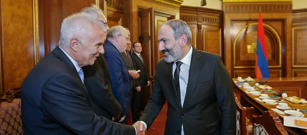 .о. премьер-министра Никол Пашинян принял послов стран-членов ЕС во главе с главой делегации ЕС Петром Свитальски (13 ноября 2018). Еревaн .о. премьер-министра Никол Пашинян принял послов стран-членов ЕС во главе с главой делегации ЕС Петром Свитальски (13 ноября 2018). Еревaн - Sputnik Армения