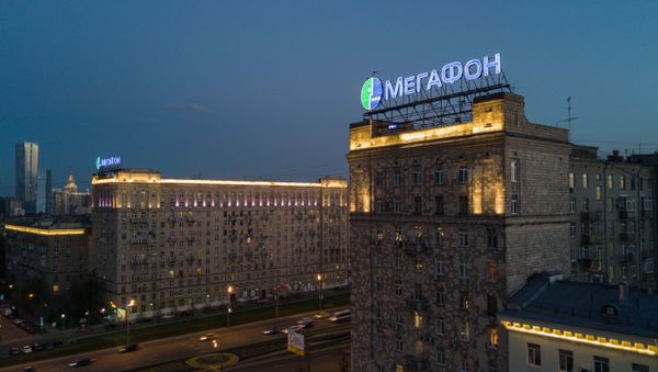 Рекламная вывеска компании Мегафон на жилом доме на Кутузовском проспекте в Москве. Рекламная вывеска компании Мегафон на жилом доме на Кутузовском проспекте в Москве. - Sputnik Армения