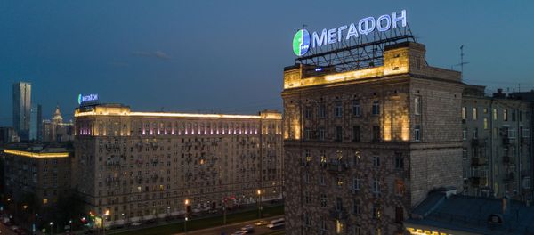Рекламная вывеска компании Мегафон на жилом доме на Кутузовском проспекте в Москве. Рекламная вывеска компании Мегафон на жилом доме на Кутузовском проспекте в Москве. - Sputnik Армения