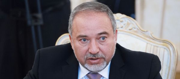 Министр иностранных дел Израиля Авигдор Либерман на встрече с министром иностранных дел РФ Сергеем Лавровым (26 января 2015). Москвa - Sputnik Армения