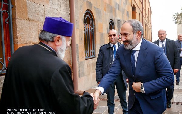 Հայաստանի Հանրապետության վարչապետի պաշտոնակատար Նիկոլ Փաշինյանն այսօր այցելել է Մայր Աթոռ Սուրբ Էջմիածին և հանդիպել Ն.Ս.Օ.Տ.Տ. Գարեգին Բ Ծայրագույն Պատրիարք և Ամենայն Հայոց Կաթողիկոսի հետ - Sputnik Արմենիա