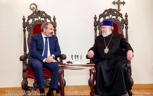 Հայաստանի Հանրապետության վարչապետի պաշտոնակատար Նիկոլ Փաշինյանն այսօր այցելել է Մայր Աթոռ Սուրբ Էջմիածին և հանդիպել Ն.Ս.Օ.Տ.Տ. Գարեգին Բ Ծայրագույն Պատրիարք և Ամենայն Հայոց Կաթողիկոսի հետ - Sputnik Արմենիա