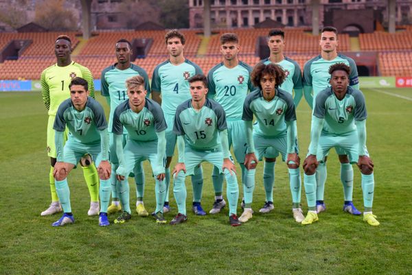 Сборная Португалии по футболу (до 19 лет) на товарищеском турнире перед чемпионатом Европы (14 ноября 2018). Еревaн Сборная Португалии по футболу (до 19 лет) на товарищеском турнире перед чемпионатом Европы (14 ноября 2018). Еревaн - Sputnik Армения