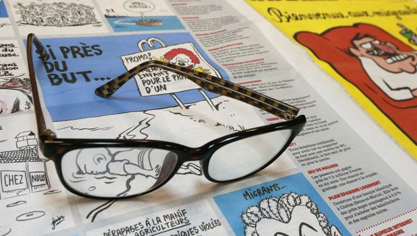 Издание Charlie Hebdo опубликовало карикатуры, героем которых стал утонувший сирийский мальчик Айлан Курди - Sputnik Армения