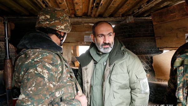 И.о. премьер-министра Никол Пашинян посетил боевую позицию одной из войсковой части (16 ноября 2018). Армения - Sputnik Армения