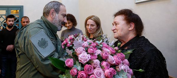 И.о. премьер-министра Никол Пашинян принял участие в церемонии, посвященной дню рождения героя Арцаха Роберта Абаджяна в Реабилитационном центре защитника Отечества (16 ноября 2018). Еревaн - Sputnik Արմենիա
