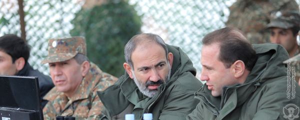 И.о. премьер-министра Никол Пашинян посетил боевую позицию одной из войсковой части (16 ноября 2018). Армения - Sputnik Արմենիա