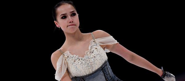 Алина Загитова (Россия) на разминке перед началом короткой программы женского одиночного катания V этапа Гран-при по фигурному катанию (16 ноября 2018). Москвa - Sputnik Արմենիա