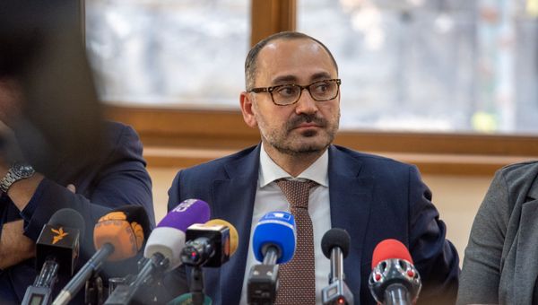 Директор еревaнского зоопарка Рубен Хачатрян на пресс-конференции (19 ноября 2018). Еревaн - Sputnik Армения