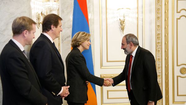 И.о. премьер-министра Никол Пашинян принял делегацию областного совета Иль де Франс во главе Валери Пекрес (19 ноярбя 2018). Еревaн - Sputnik Արմենիա