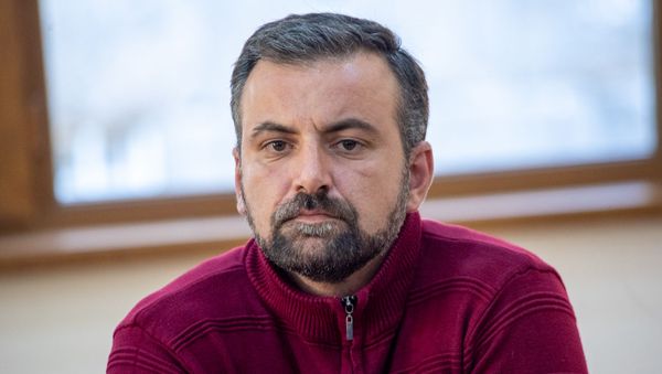 Главный ветеринарный врач Еревaнского зоопарка Арутюн Ованнисян на пресс-конференции (19 ноября 2018). Еревaн - Sputnik Արմենիա