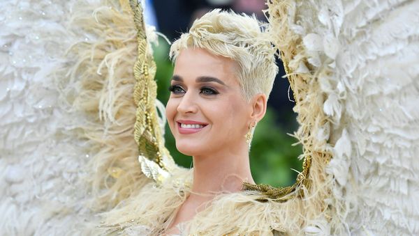 Кэти Перри прибывает на концерт Met Gala 2018 в Музее искусств Метрополитен (7 мая 2018). Нью-Йорк - Sputnik Армения