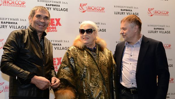 Продюсер Бари Алибасов, актриса Лидия Федосеева-Шукшина и режиссер Сергей Ольденбург - Sputnik Армения