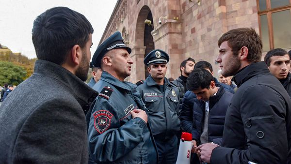 Акция протеста участников Апрельской войны перед Домом Правительства (21 ноября 2018). Еревaн - Sputnik Армения